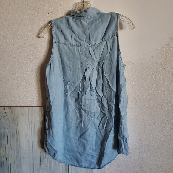 Banana Republic Sleeveless Denim Chambray Collared Button Down Blouse - Picture 7 of 8